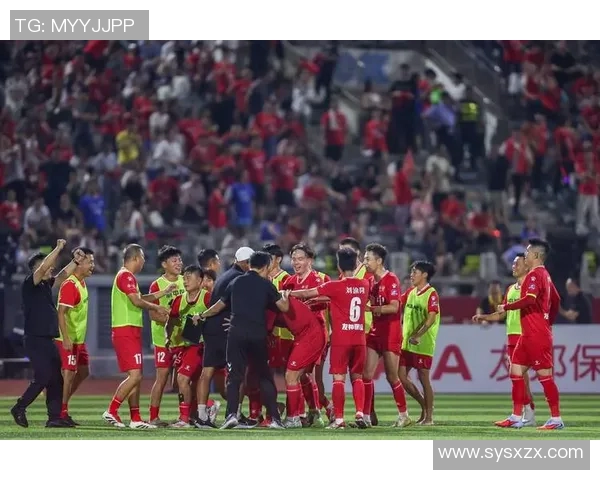 重庆足球队与广州足球队赛后复盘分析力量对比及战术探讨